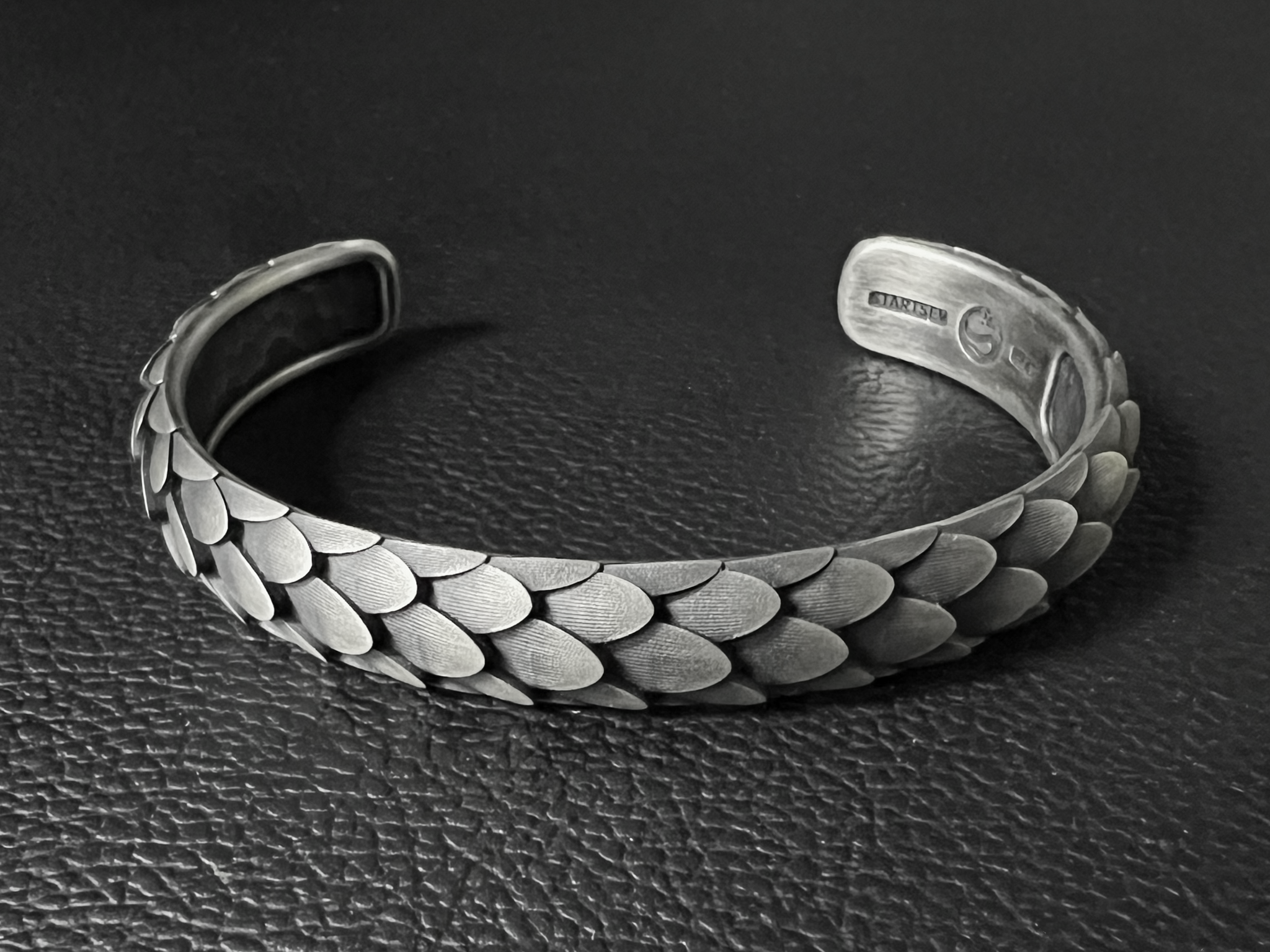 Bracelet manchette armure pangolin